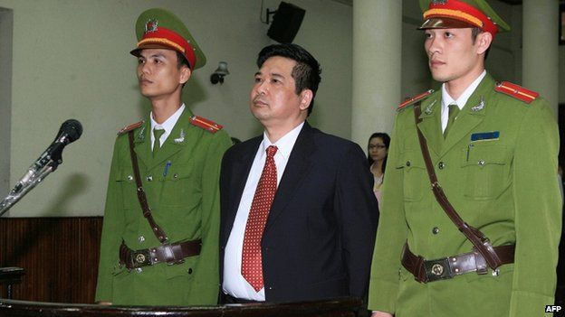 File photo: Dissident Cu Huy Ha Vu (centre) in court in Hanoi during his trial on 4 April 2011