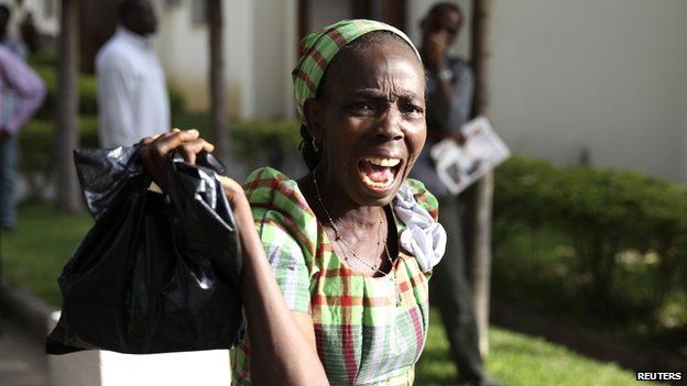 A bystander reacts as she sees victims of a bomb blast arriving at the Asokoro General Hospital in Abuja (14 April 2014)