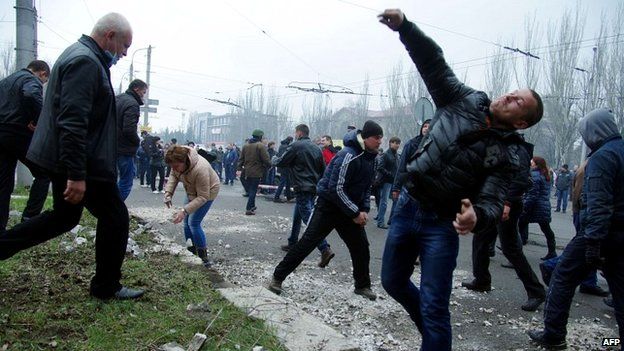 Pro-Russia protesters throw stones at a police building in Horlivka - 14 April 2014