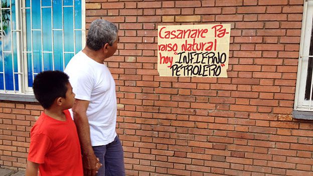 Sign reading "Casanare: natural paradise, now petroleum hell" in Casanare