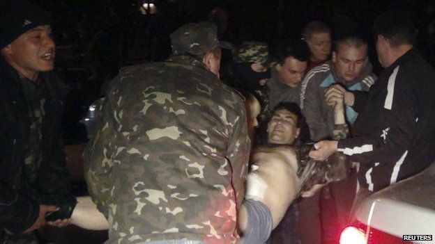 Man wounded in Mariupol clash, 16 Apr 14