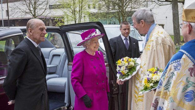 Duke of Edinburgh and the Queen arriving at Blackburn Cathedral