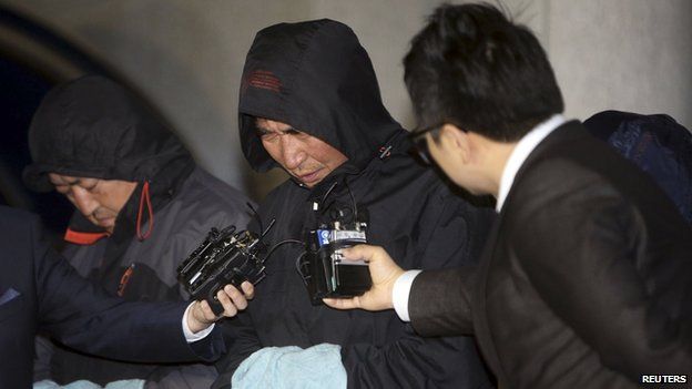 Journalists ask Lee Joon-seok (C), captain of South Korean ferry "Sewol" which sank at sea off Jindo, questions as Lee walked out of court after an investigation in Mokpo April 18