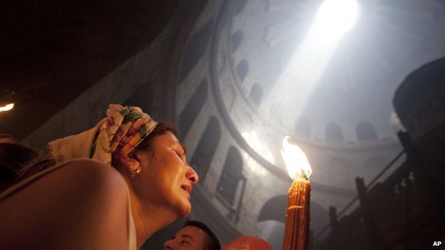 Worshipper in the Church of the Holy Sepulchre (19 April 2014)
