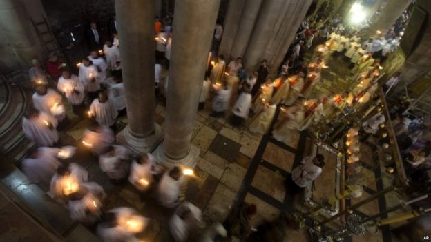 In pictures: Christians across the world celebrate Easter - BBC News