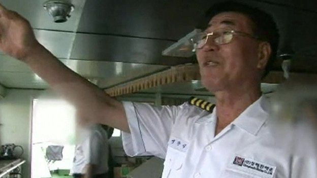 South Korea ferry: President condemns crew actions - BBC News