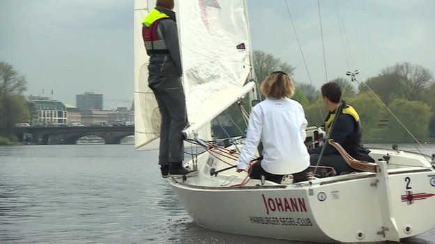 Amateur sailors on the Alster in Hamburg