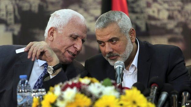 Senior Fatah official Azzam al-Ahmad, left, talks to Gaza's Hamas Prime Minister Ismail Haniya - 23 April 2014