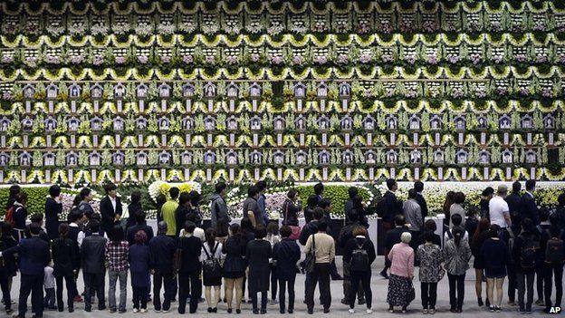 South Korea ferry: Divers find 48 bodies in single room - BBC News