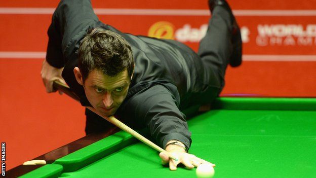 Ronnie O'Sullivan in action against Joe Perry
