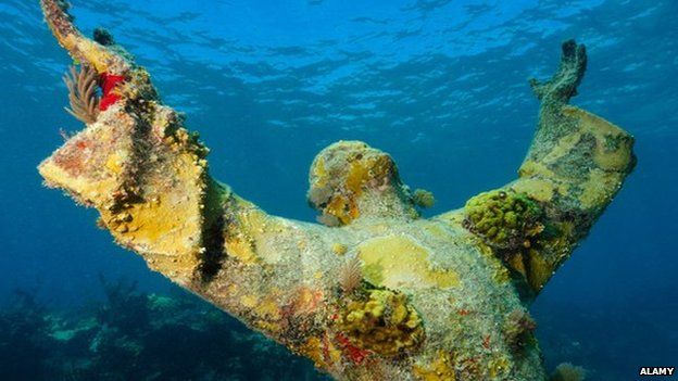 Italy: Underwater Christ statue to stir Palermo tourism - BBC News
