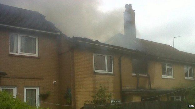 Brixton explosion: Investigation after roof destroyed - BBC News