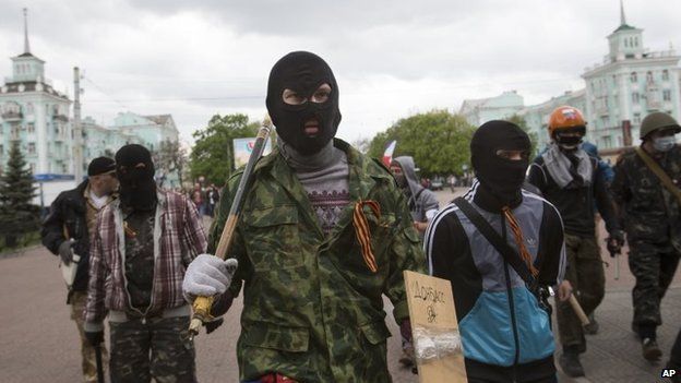 Pro-Russia activists in Luhansk (29 April 2014)