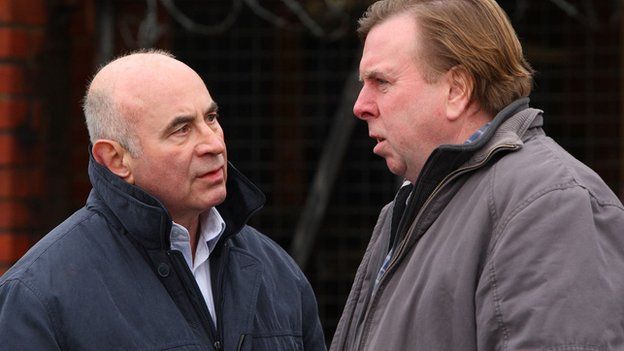 Bob Hoskins with Timothy Spall in The Street