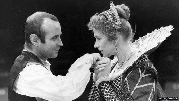 Bob Hoskins with Helen Mirren in a 1981 production of The Duchess of Malfi