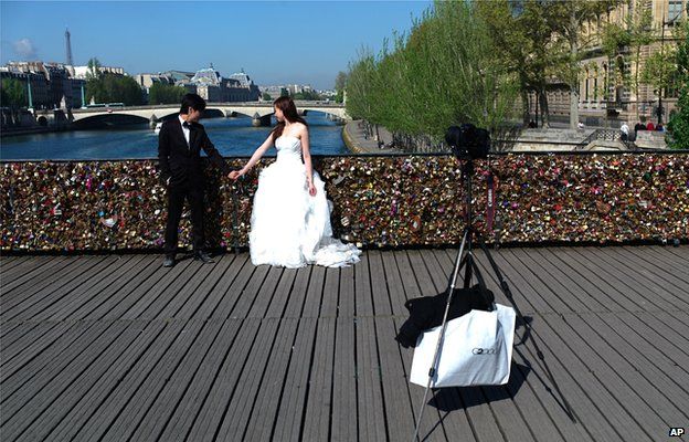 A married couple on the Pont des Arts on 9 April