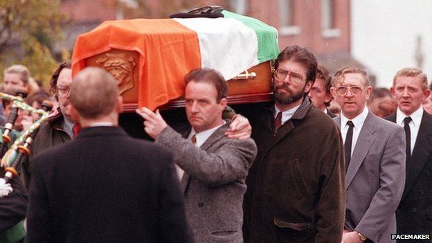 Gerry Adams carrying the coffin of IRA bomber Thomas Begley in 1993
