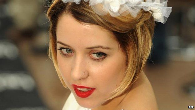 Peaches Geldof: Writer and TV presenter dies aged 25 - BBC News