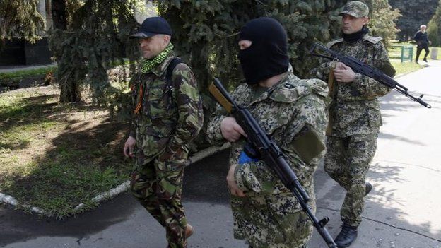 Pro-Russian leader Vyacheslav Ponomaryov (left)