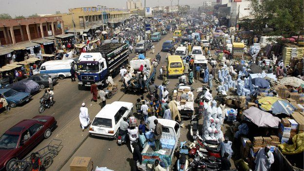 A street scene in Kano, Nigeria (6 March 2004)