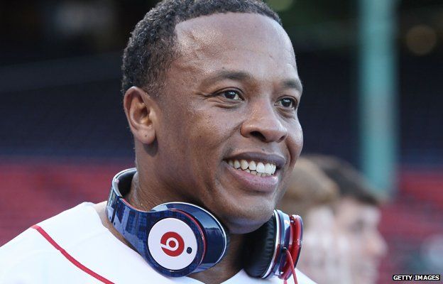 Dr Dre with headphones, 2010
