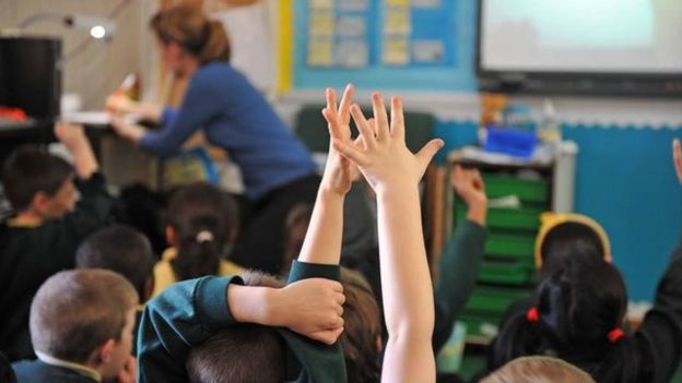 Primary school places: Councils issue shortage warning - BBC News