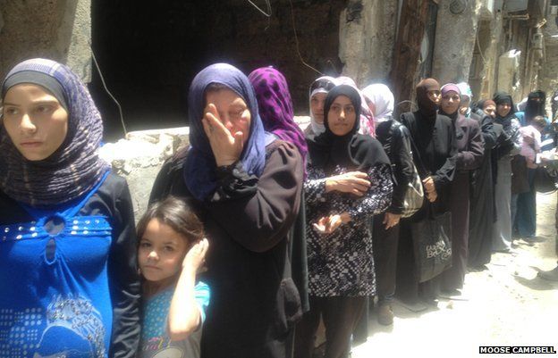 Food queue in Yarmouk