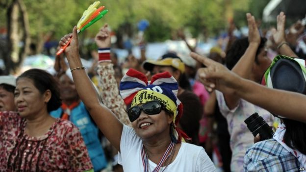 In pictures: Thailand comes under martial law - BBC News