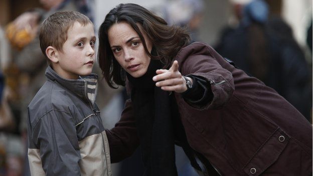 Berenice Bejo (l) with Abdul-Khalim Mamatsuiev in The Search