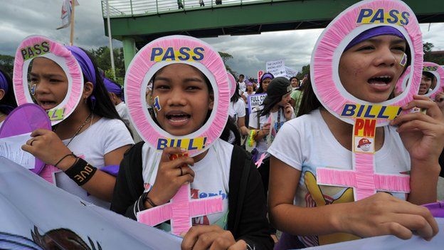 Protestors in Philippines in favour of a bill providing contraception to the poor