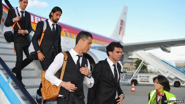 Real Madrid arrive at Lisbon airport prior to the UEFA Champions League Final between Real Madrid and Atletico Madrid at Estadio da Luz (22 May 2014)