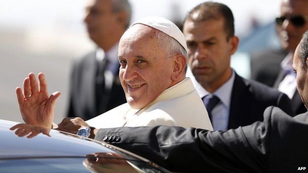Pope Francis waves upon his arrival at the helipad of the West Bank Biblical town of Bethlehem on 25 May 2014