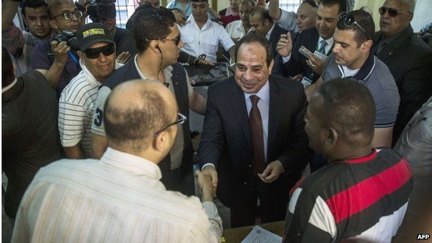Abdul Fattah al-Sisi at polling station in Cairo (26/05/14)