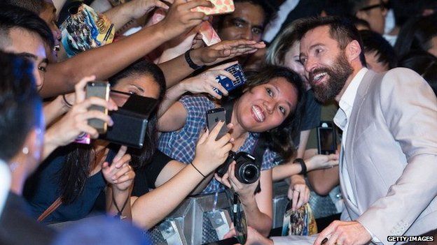 Hugh Jackman poses for photos with film fans at the Singapore premier of X-Men Days of Future Past