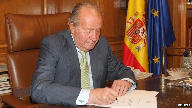 King Juan Carlos signing his abdication letter ( 2nd June 2014)