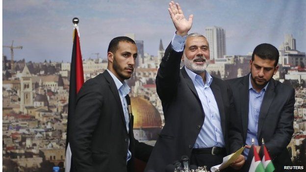 Ismail Haniya waving as he leaves office (02/06/14)