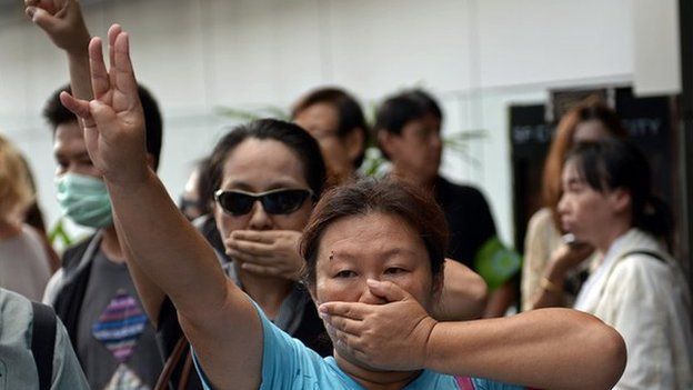 Anti-coup protesters flash three-fingered in central Bangkok on 1 June 2014