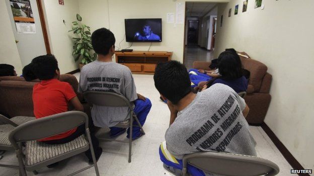 Children watch television at a shelter in Mexico for underage migrants and repatriated minors. 27/05/2014