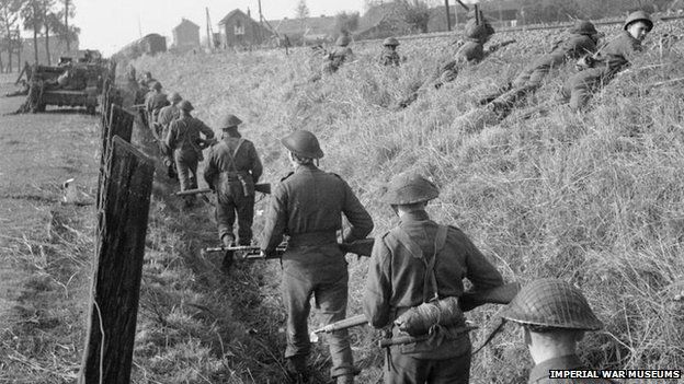 Forces from 53rd (Welsh) Infantry at s-Hertogenbosch, October 1944