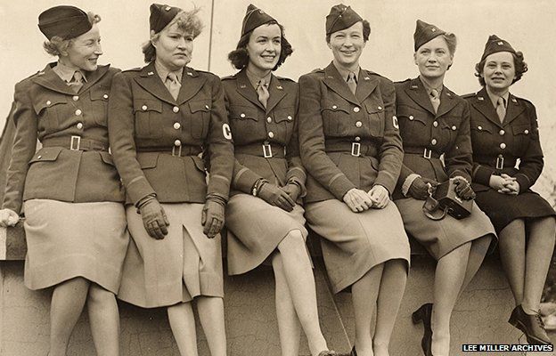 Mary Welsh, Dixie Tighe, Kathleen Harriman, Helen Kirkpatrick, Lee Miller, Tania Long, London, England 1942’ Unknown Photographer, Lee Miller Archives, England 2014. All rights reserved.