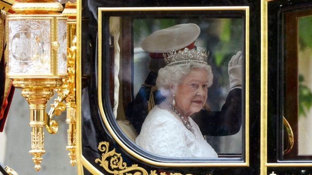 What to make of the Queen's referendum remarks? - BBC News