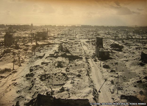 Bombing devastation in Le Havre, France (photo by permission of Le Havre, Archives municipales, fonds Fernez)