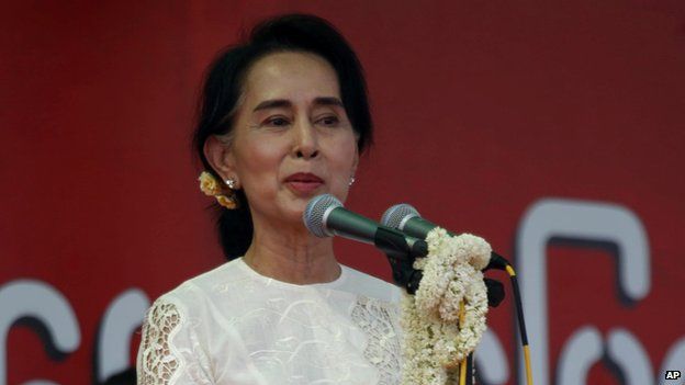 Burmese vote to retain Suu Kyi presidential ban - BBC News