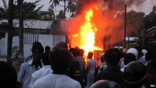 Fire during Buddhist-Muslim clashes in southern Sri Lanka, 15 June 2014