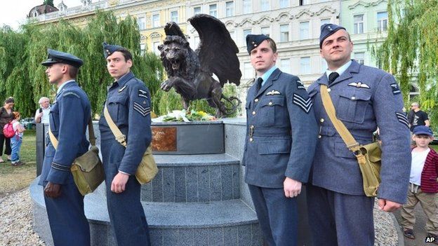 The monument in memory of Czechoslovak WW2 pilots in the British Royal Air Force (RAF), which is opposed by heritage protectors, was unveiled in a park in Prague centre, Tuesday, June 17, 2014