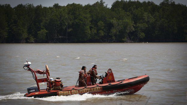 Malaysian search and rescue personnel on a speed boat search for passengers of a sunken boat in outskirt of Banting, Malaysia, on Wednesday, 18 June, 2014