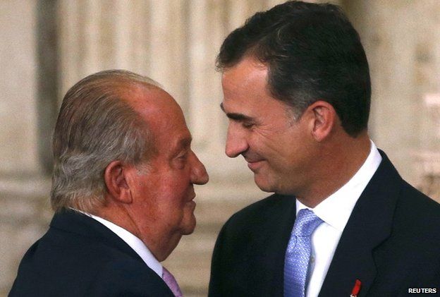 Juan Carlos and Felipe hug at Royal Palace in Madrid (18 June)