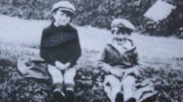 Laurie Lee and his brother Tony