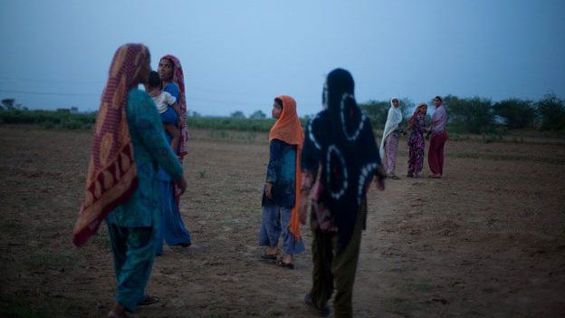 Women going to the fields in Kurmaali