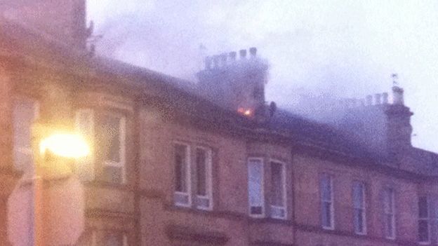 Body of man found after Pollokshields tenement fire - BBC News